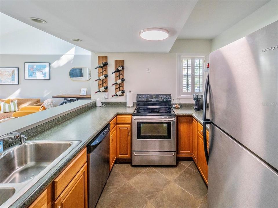For Sale: $214,900 (2 beds, 2 baths, 1071 Square Feet)