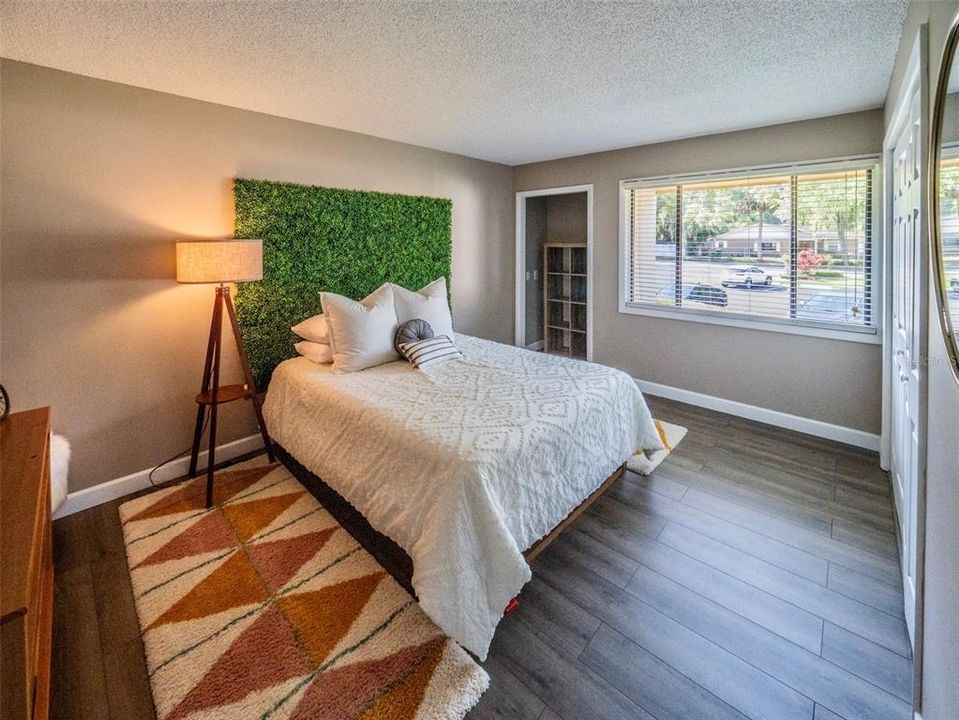 For Sale: $214,900 (2 beds, 2 baths, 1071 Square Feet)
