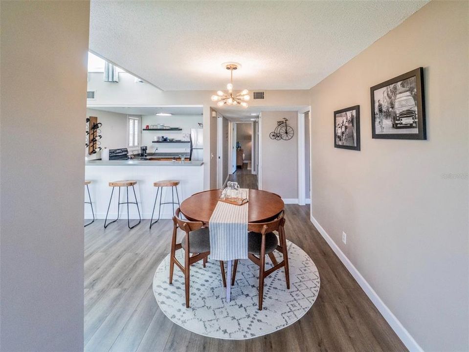 For Sale: $214,900 (2 beds, 2 baths, 1071 Square Feet)