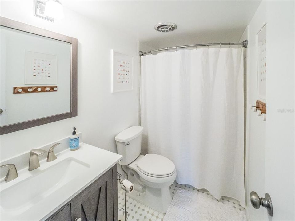 For Sale: $214,900 (2 beds, 2 baths, 1071 Square Feet)