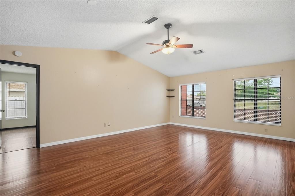 Active With Contract: $245,000 (2 beds, 2 baths, 1385 Square Feet)