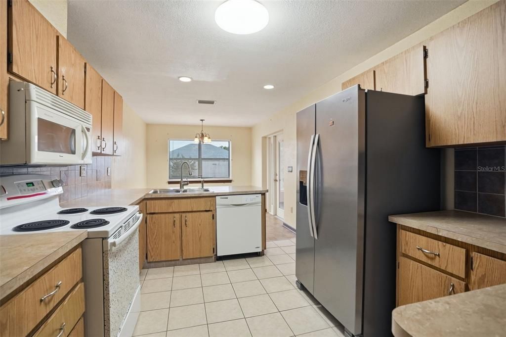 Active With Contract: $245,000 (2 beds, 2 baths, 1385 Square Feet)