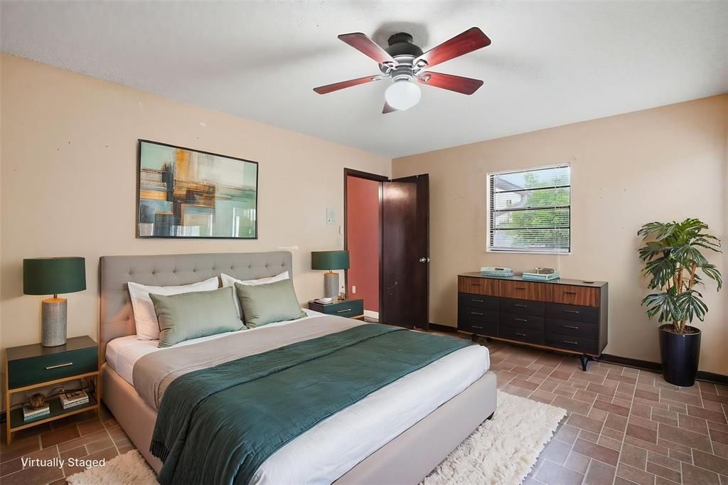 Active With Contract: $245,000 (2 beds, 2 baths, 1385 Square Feet)
