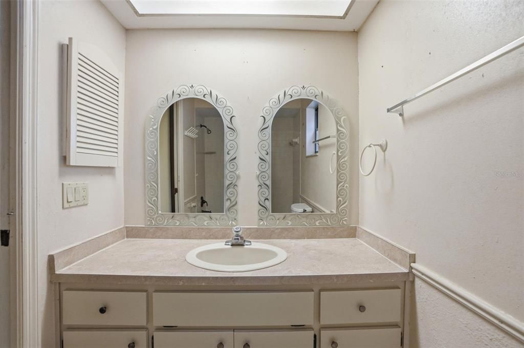 Active With Contract: $245,000 (2 beds, 2 baths, 1385 Square Feet)