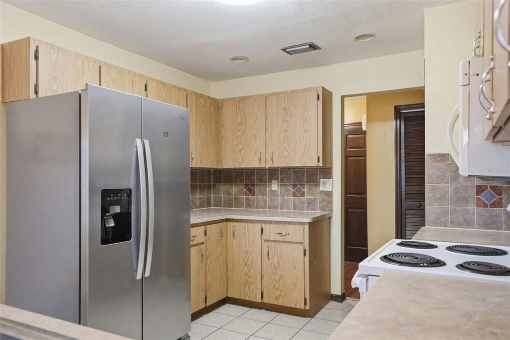 Active With Contract: $245,000 (2 beds, 2 baths, 1385 Square Feet)