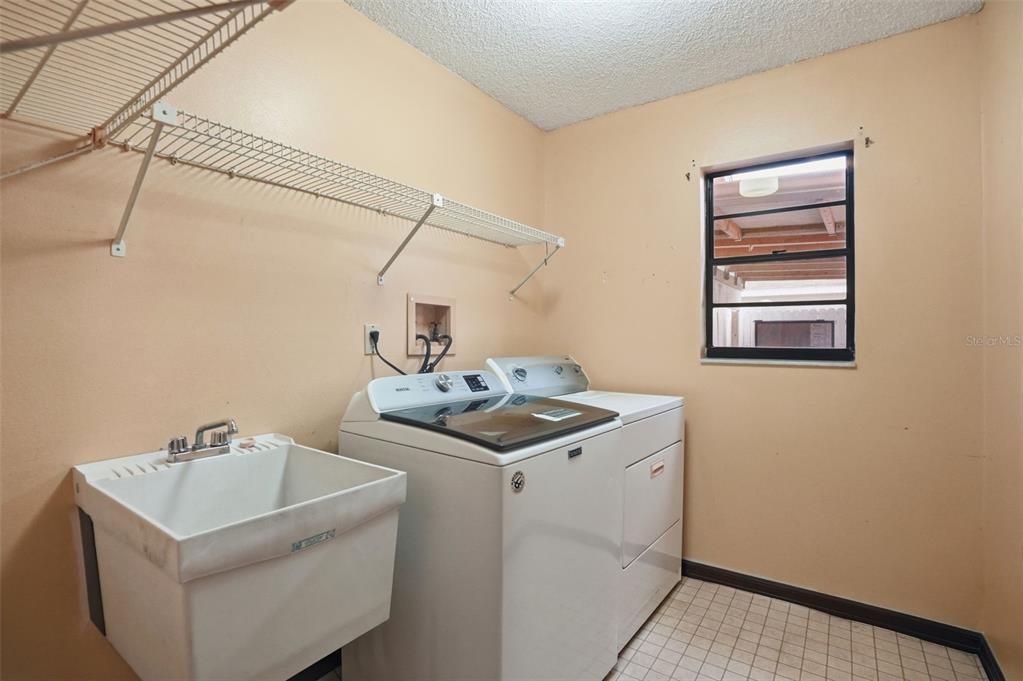 Active With Contract: $245,000 (2 beds, 2 baths, 1385 Square Feet)