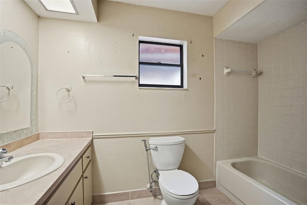 Active With Contract: $245,000 (2 beds, 2 baths, 1385 Square Feet)