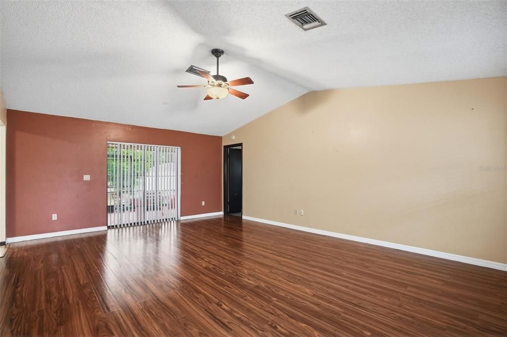 Active With Contract: $245,000 (2 beds, 2 baths, 1385 Square Feet)