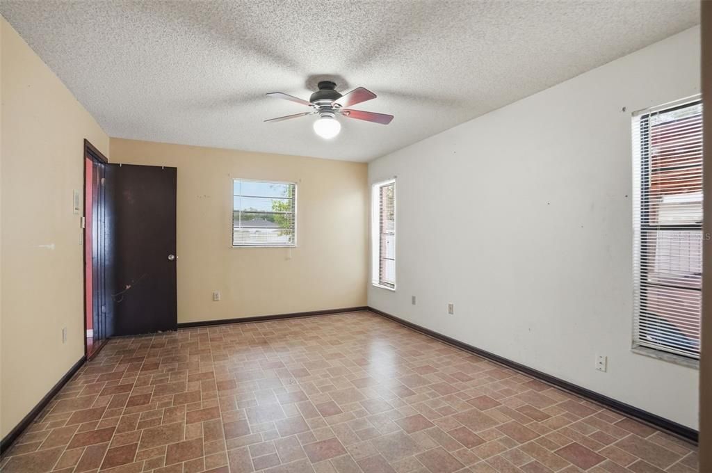 Active With Contract: $245,000 (2 beds, 2 baths, 1385 Square Feet)