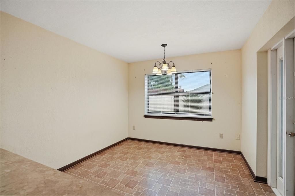 Active With Contract: $245,000 (2 beds, 2 baths, 1385 Square Feet)