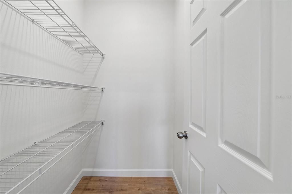 For Sale: $290,000 (3 beds, 2 baths, 1384 Square Feet)