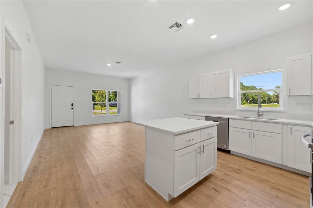 For Sale: $290,000 (3 beds, 2 baths, 1384 Square Feet)