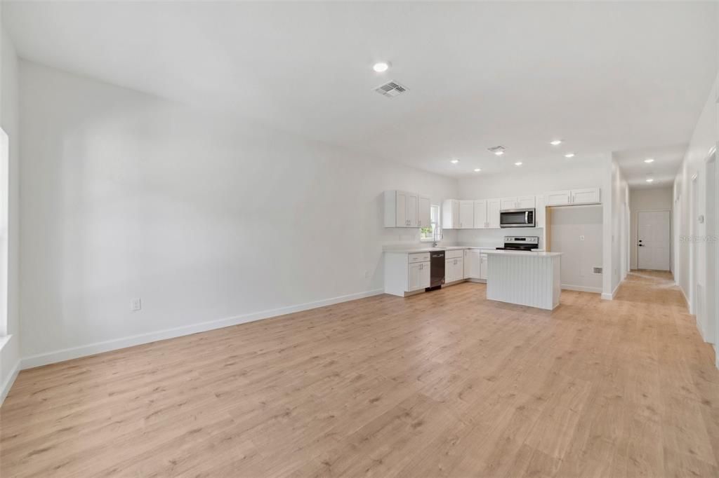 For Sale: $290,000 (3 beds, 2 baths, 1384 Square Feet)