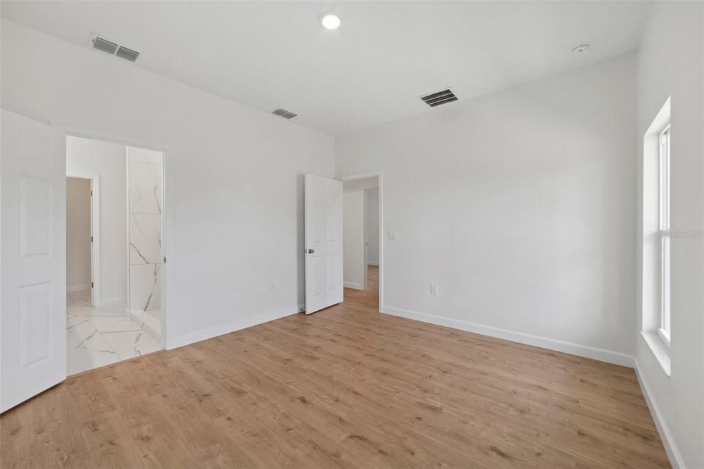For Sale: $290,000 (3 beds, 2 baths, 1384 Square Feet)
