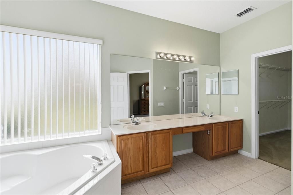 Active With Contract: $639,900 (5 beds, 3 baths, 3270 Square Feet)
