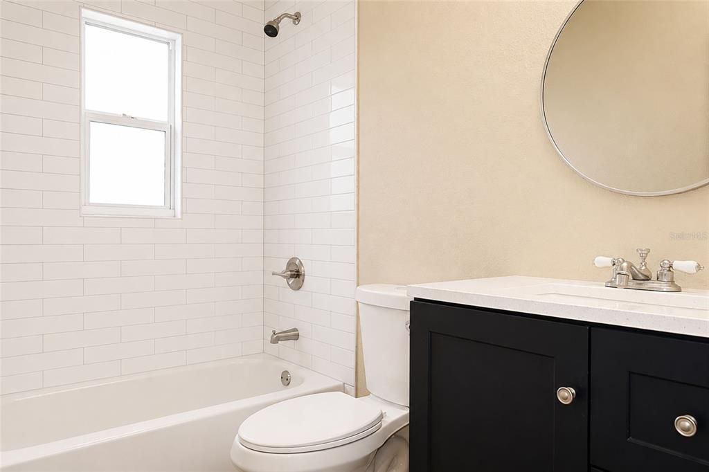 Active With Contract: $229,900 (2 beds, 1 baths, 892 Square Feet)