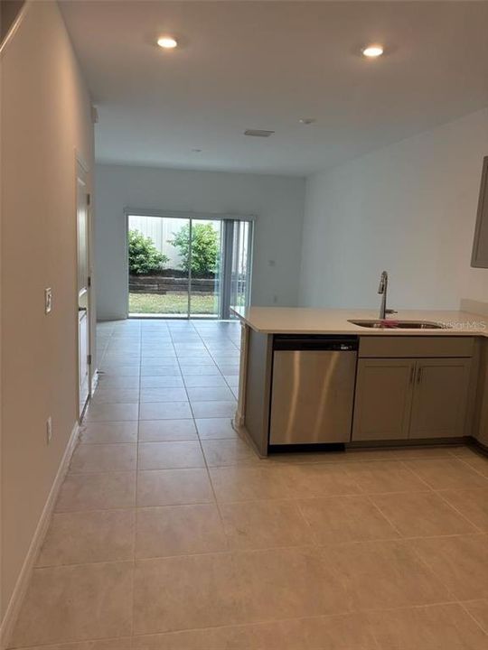В аренду: $1,900 (2 спален, 2 ванн, 1238 Квадратных фут)