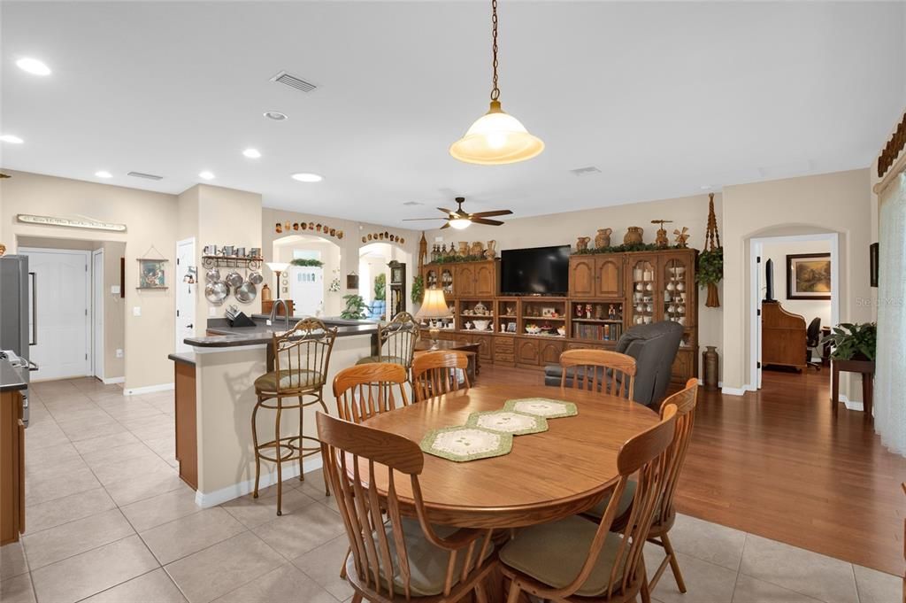 En Venta: $389,999 (3 camas, 2 baños, 2456 Pies cuadrados)