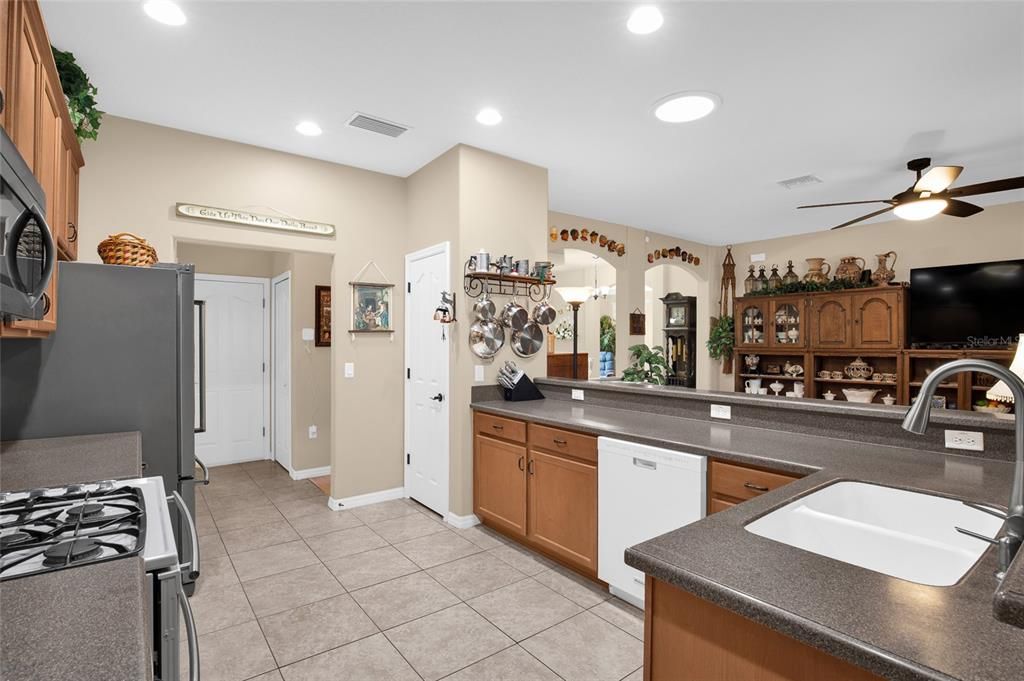 En Venta: $389,999 (3 camas, 2 baños, 2456 Pies cuadrados)