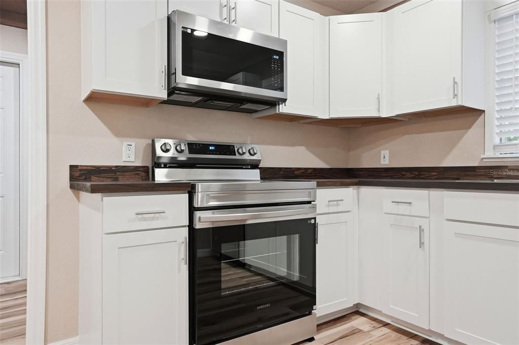 For Sale: $279,900 (3 beds, 2 baths, 1440 Square Feet)