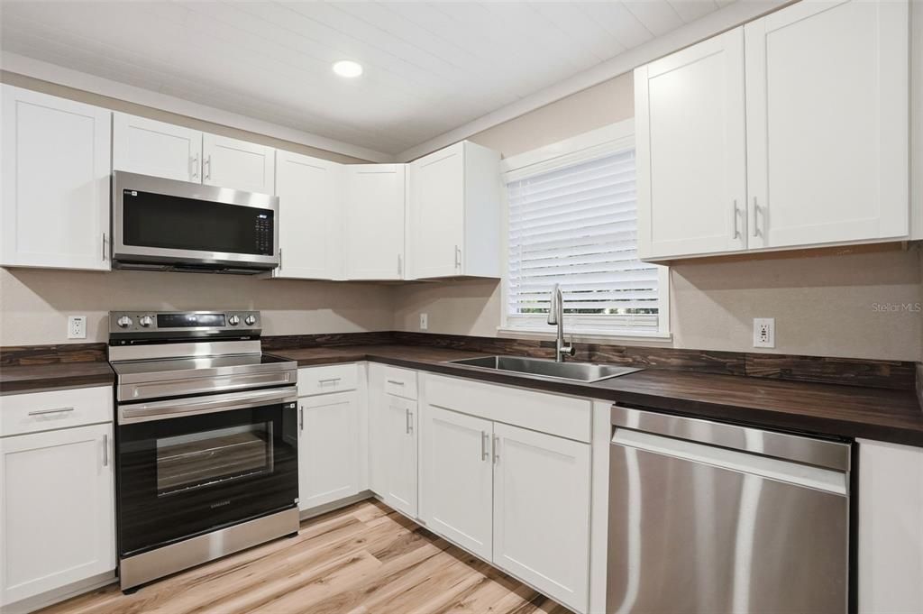 For Sale: $279,900 (3 beds, 2 baths, 1440 Square Feet)