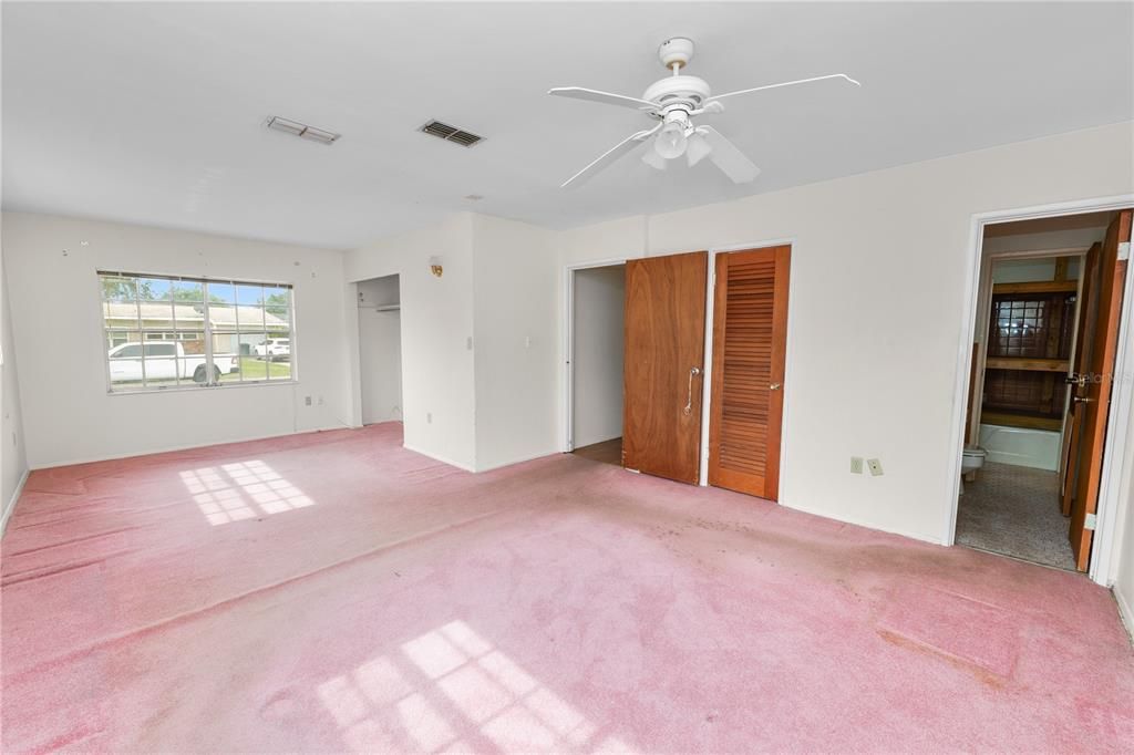 For Sale: $219,000 (4 beds, 2 baths, 2487 Square Feet)