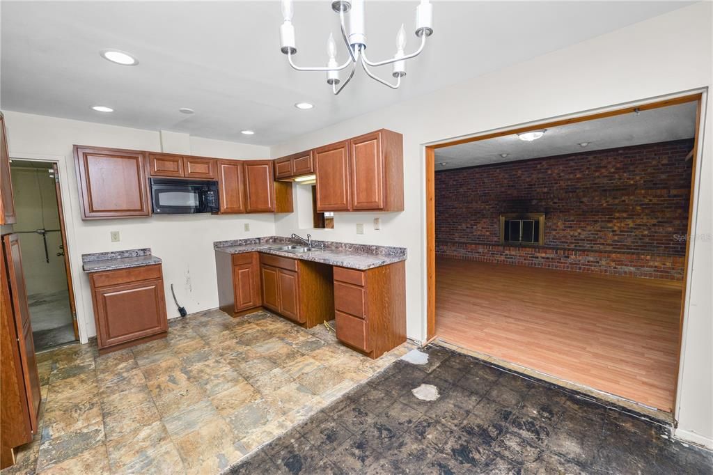 For Sale: $219,000 (4 beds, 2 baths, 2487 Square Feet)