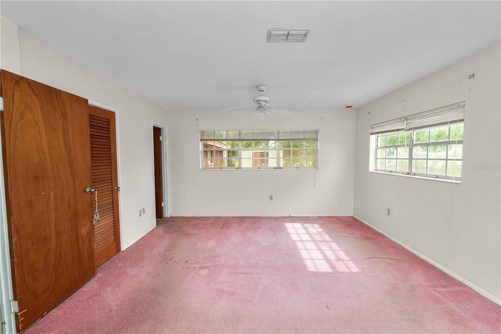 For Sale: $219,000 (4 beds, 2 baths, 2487 Square Feet)