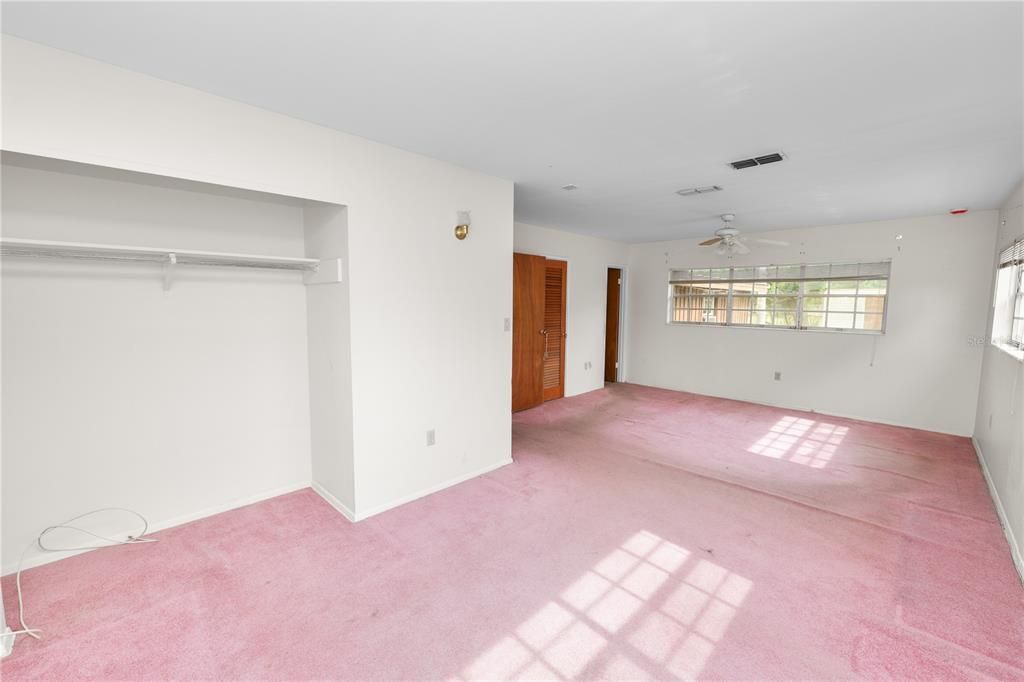 For Sale: $219,000 (4 beds, 2 baths, 2487 Square Feet)