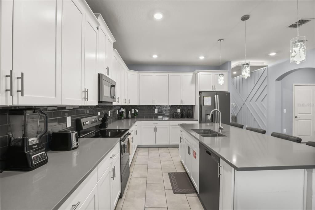 En Venta: $729,950 (6 camas, 5 baños, 3291 Pies cuadrados)
