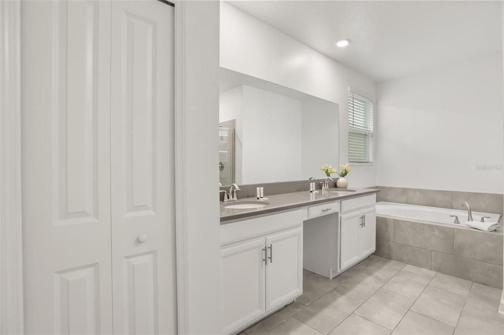En Venta: $729,950 (6 camas, 5 baños, 3291 Pies cuadrados)
