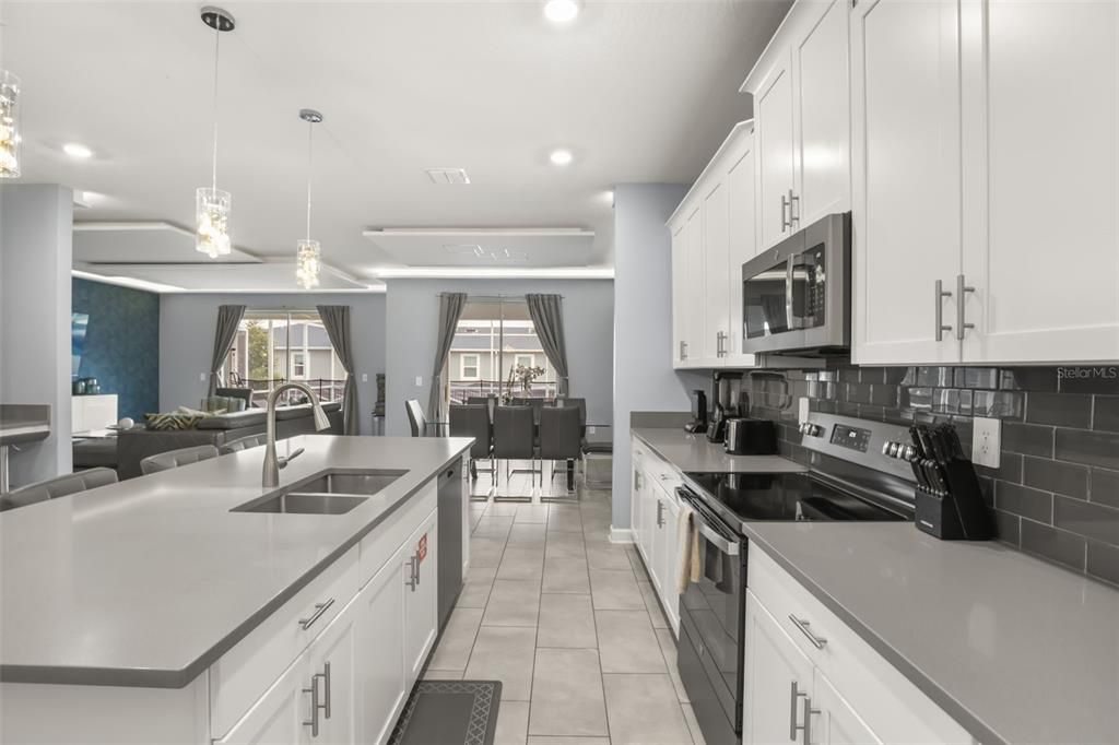 En Venta: $729,950 (6 camas, 5 baños, 3291 Pies cuadrados)