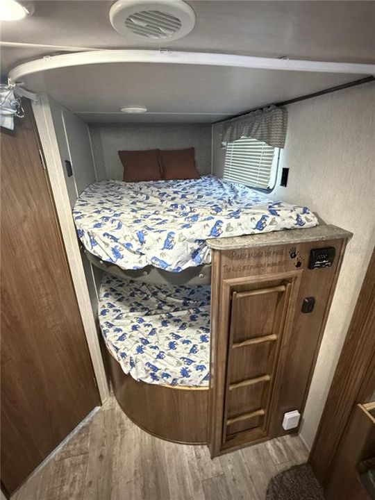 For Sale: $80,000 (1 beds, 1 baths, 310 Square Feet)