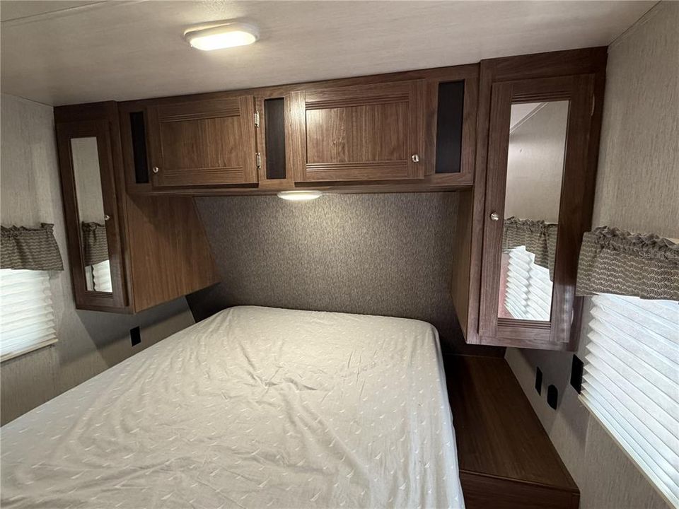 For Sale: $80,000 (1 beds, 1 baths, 310 Square Feet)