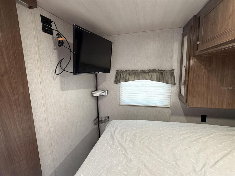 For Sale: $80,000 (1 beds, 1 baths, 310 Square Feet)