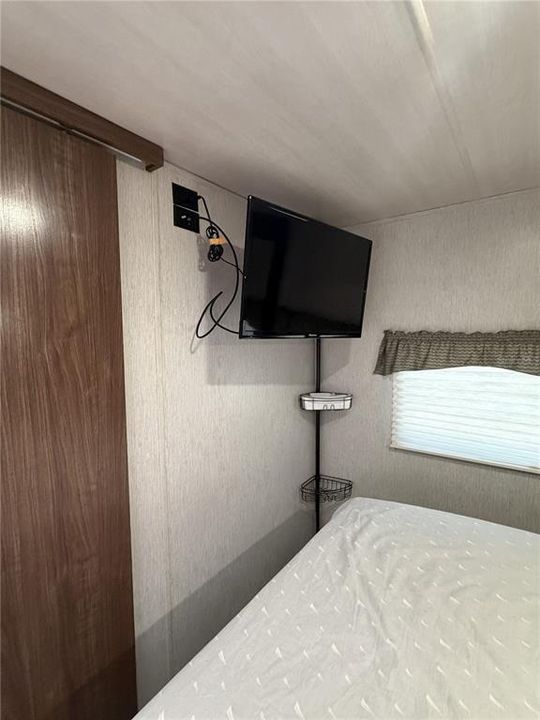 For Sale: $80,000 (1 beds, 1 baths, 310 Square Feet)