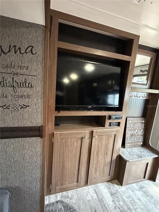 For Sale: $80,000 (1 beds, 1 baths, 310 Square Feet)