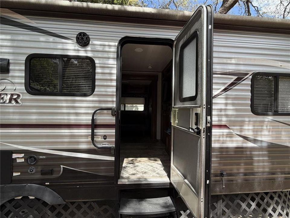 For Sale: $80,000 (1 beds, 1 baths, 310 Square Feet)