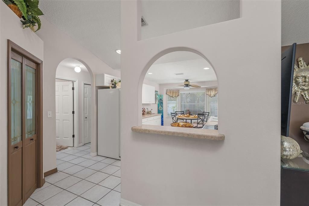 Activo con contrato: $410,000 (3 camas, 2 baños, 1741 Pies cuadrados)