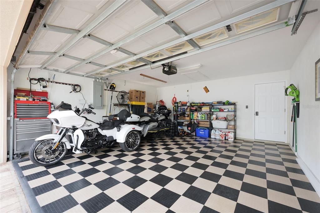 Activo con contrato: $410,000 (3 camas, 2 baños, 1741 Pies cuadrados)
