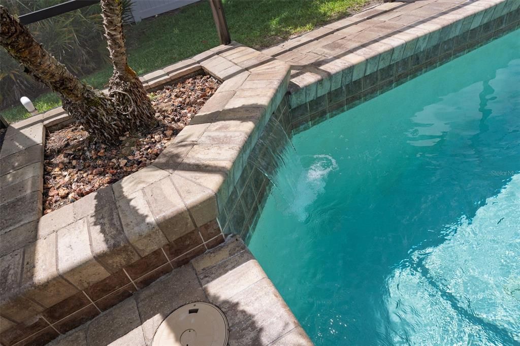 Activo con contrato: $410,000 (3 camas, 2 baños, 1741 Pies cuadrados)