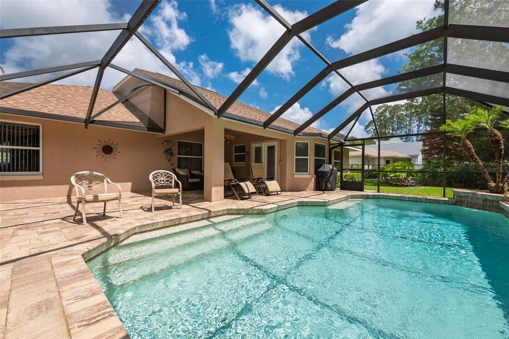 Activo con contrato: $410,000 (3 camas, 2 baños, 1741 Pies cuadrados)
