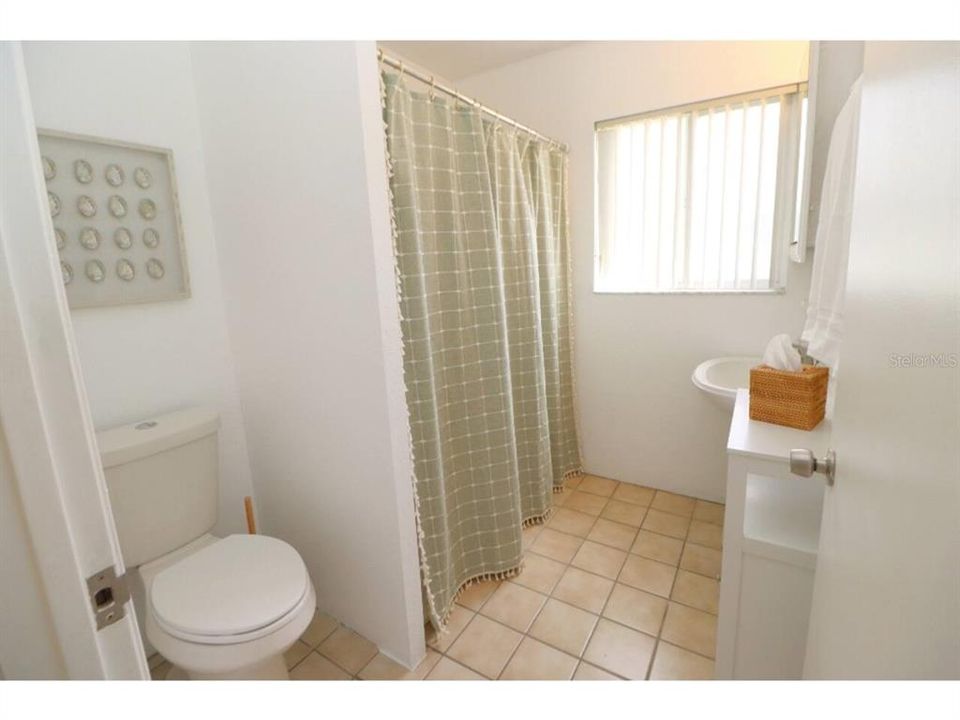 For Rent: $3,500 (2 beds, 2 baths, 1000 Square Feet)
