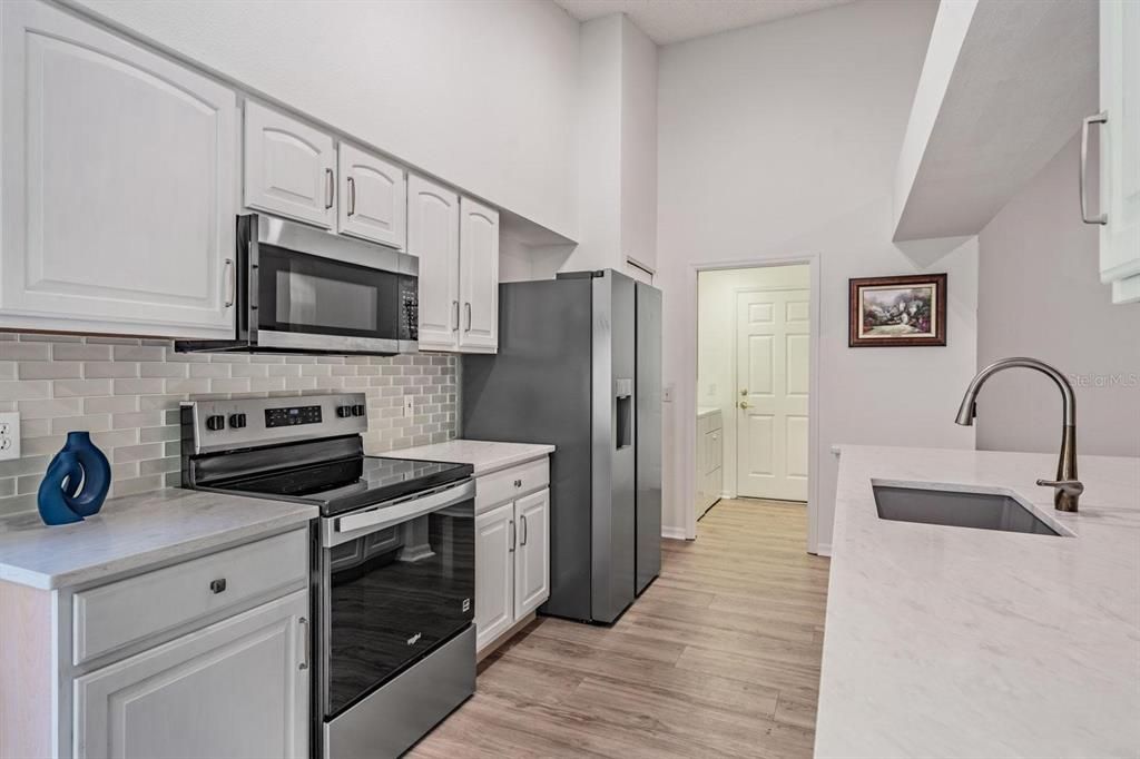 Active With Contract: $350,000 (2 beds, 2 baths, 1672 Square Feet)
