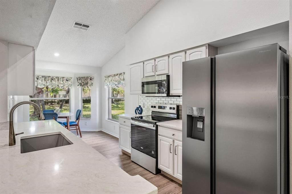 Active With Contract: $350,000 (2 beds, 2 baths, 1672 Square Feet)