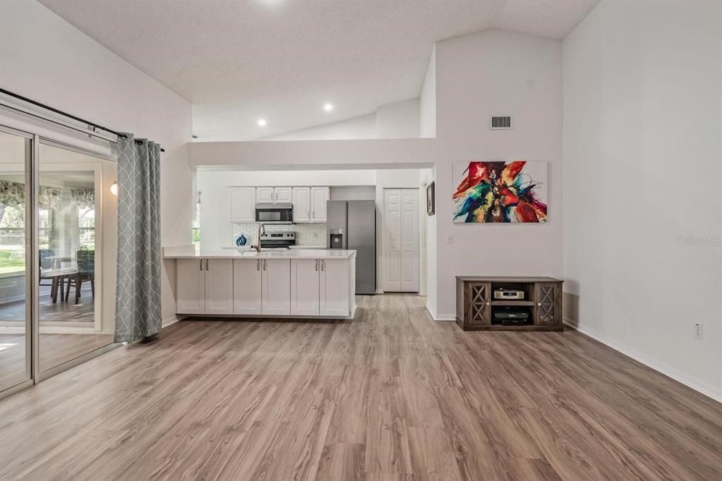 Active With Contract: $350,000 (2 beds, 2 baths, 1672 Square Feet)