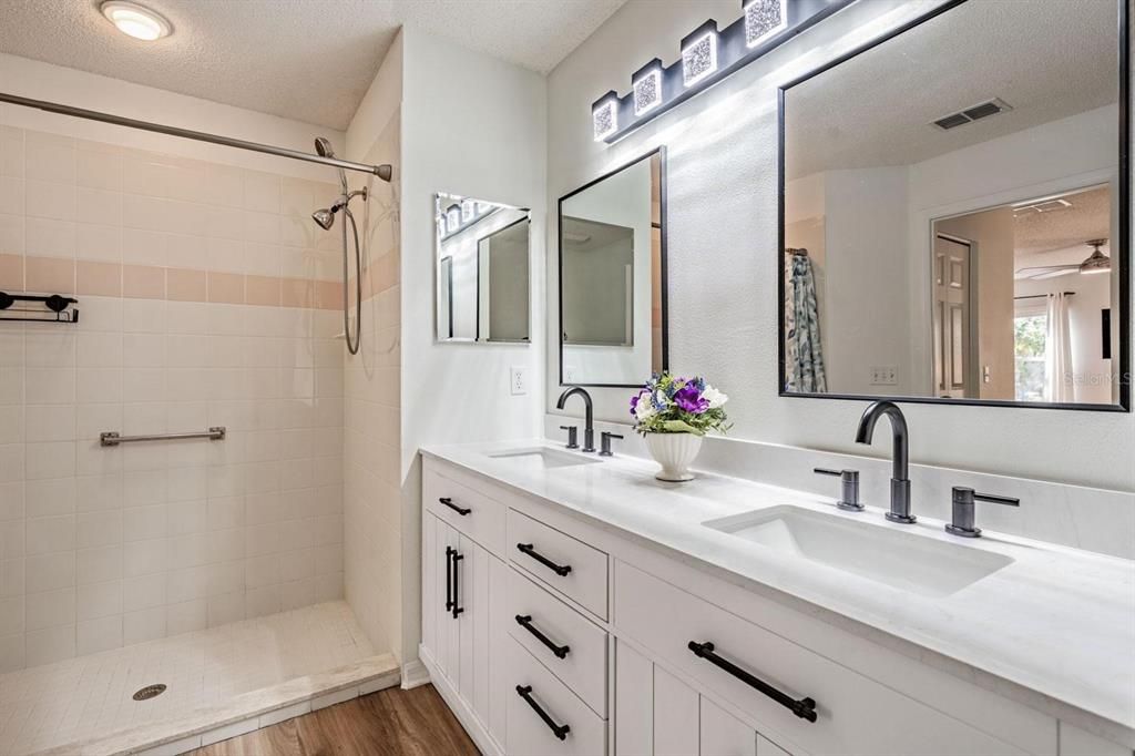 Active With Contract: $350,000 (2 beds, 2 baths, 1672 Square Feet)
