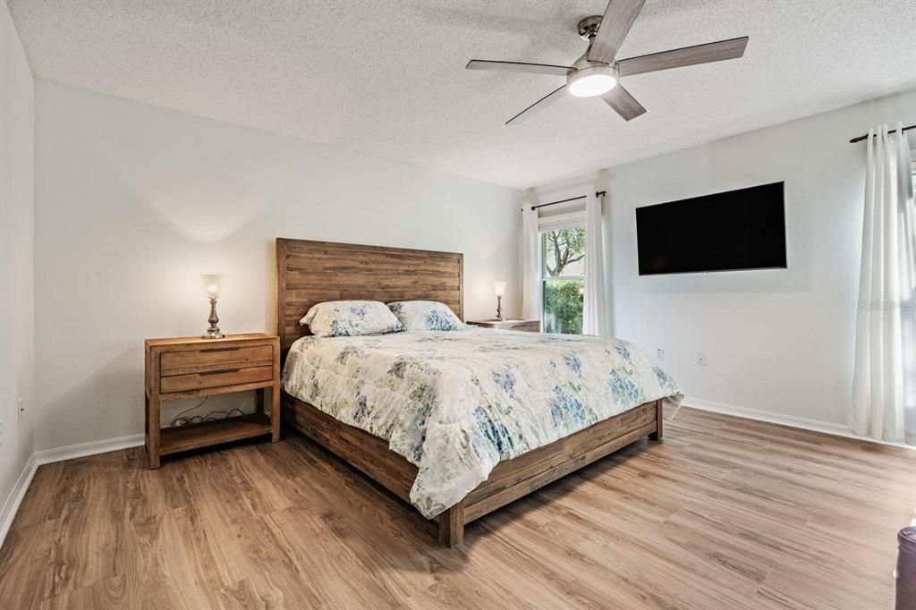Active With Contract: $350,000 (2 beds, 2 baths, 1672 Square Feet)