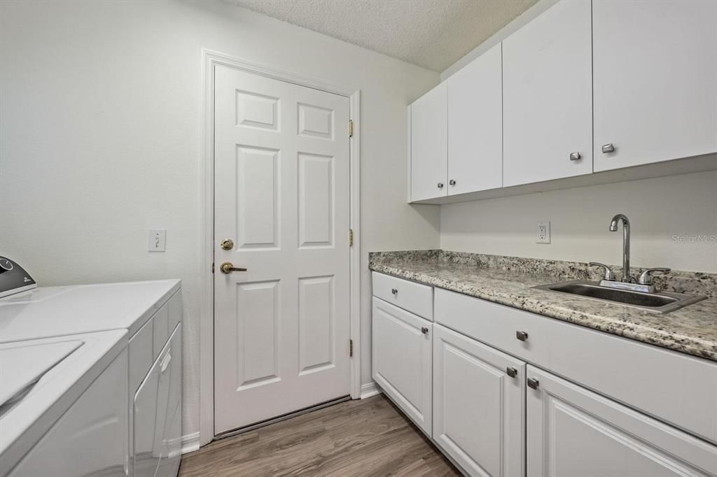 Active With Contract: $350,000 (2 beds, 2 baths, 1672 Square Feet)