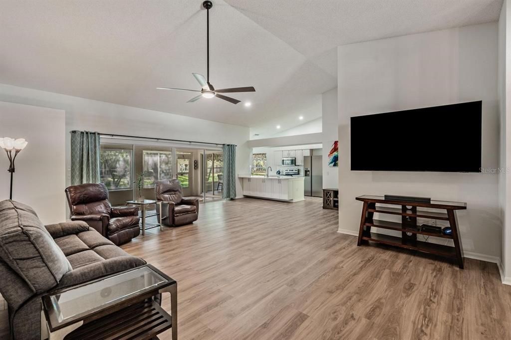 Active With Contract: $350,000 (2 beds, 2 baths, 1672 Square Feet)